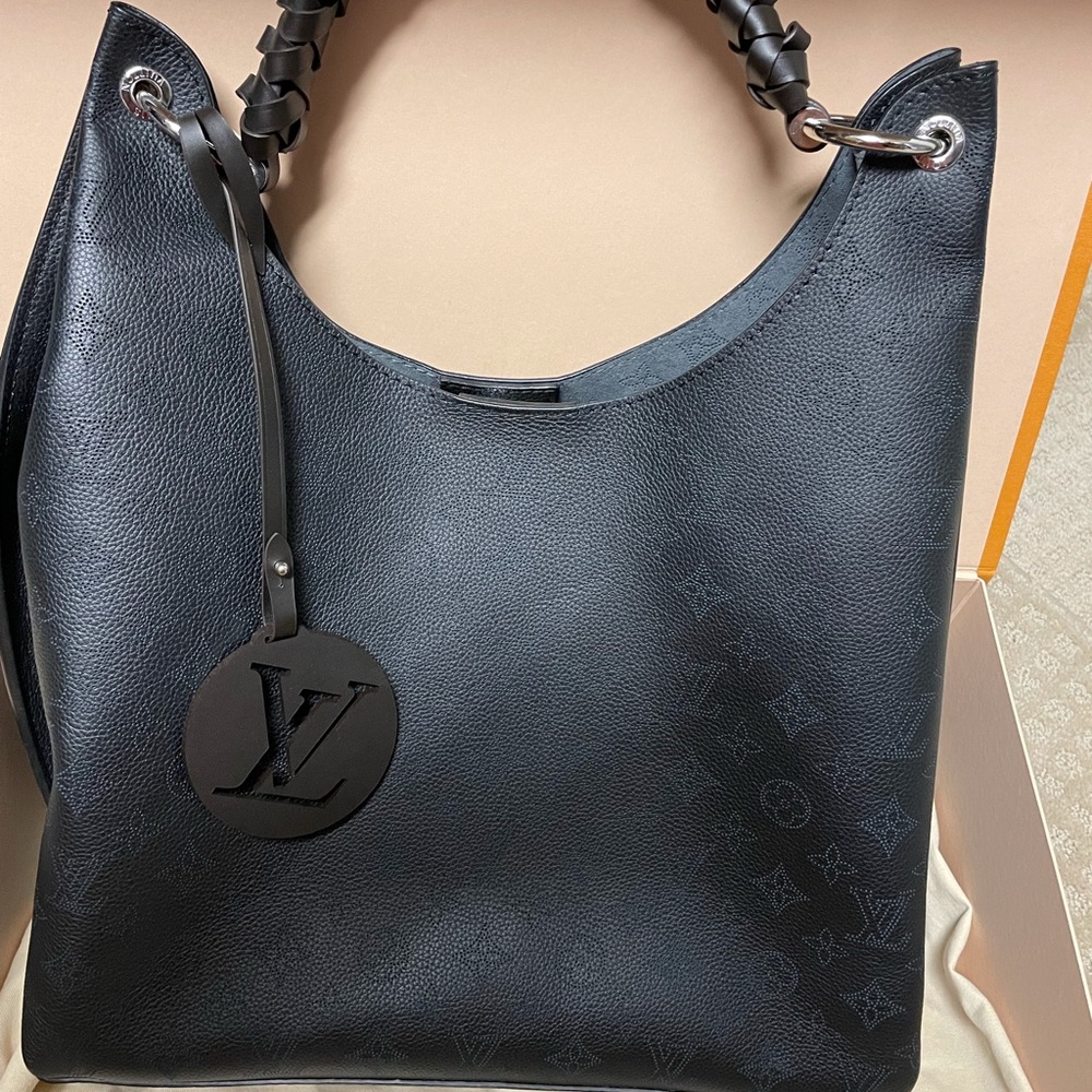 New!  Louis Vuitton Carmel Mahina Calf Leather